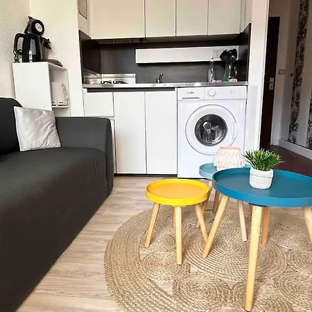 Front De Avec Terrasse Et Parking Apartamento *