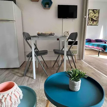 Front De Avec Terrasse Et Parking Apartamento *
