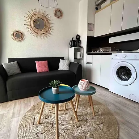 Front De Avec Terrasse Et Parking Apartamento *